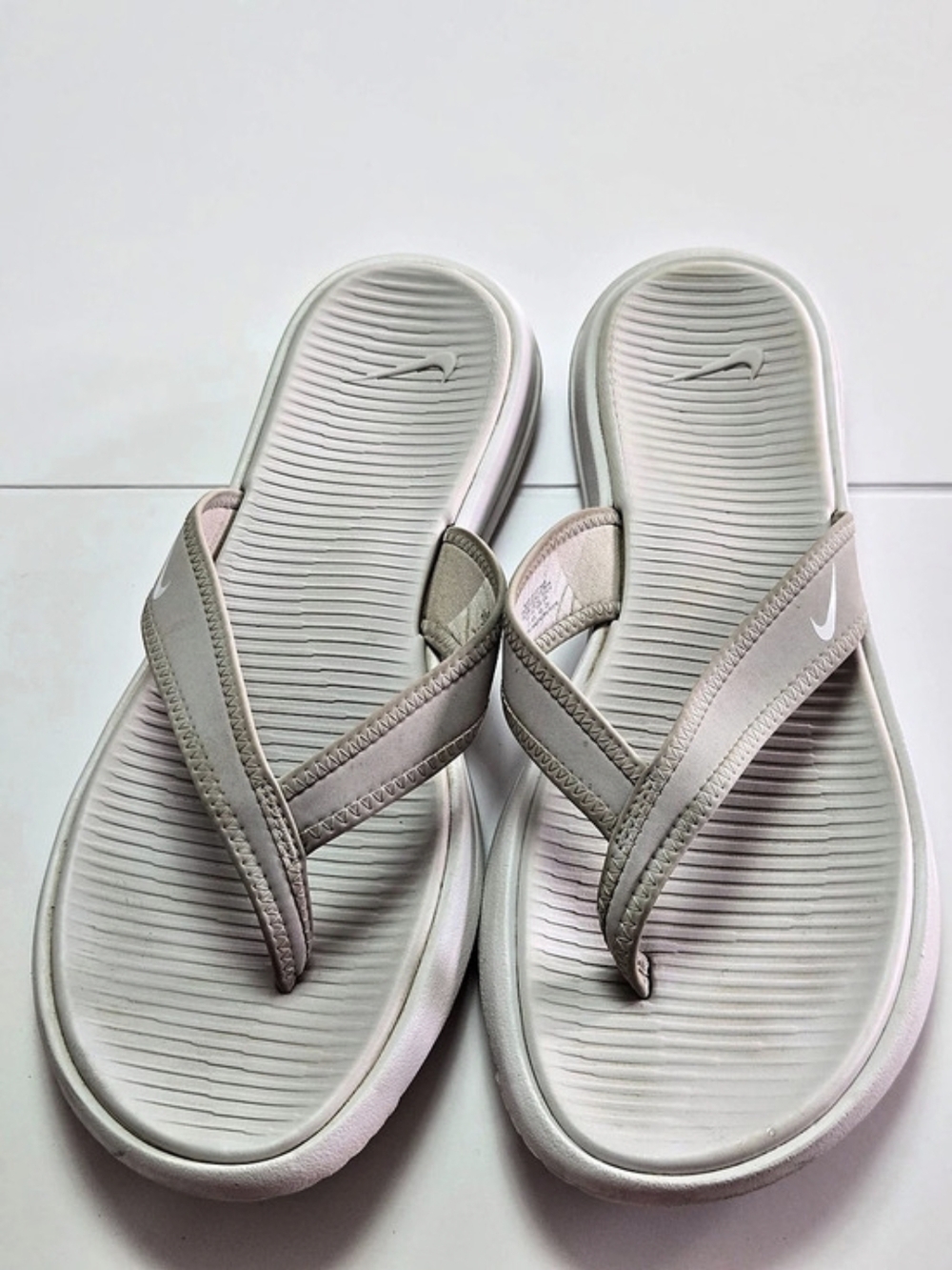 Nike Ultra Celso Sandals Womens 11 Gray Thong Flip Flops Slip On 882698-001